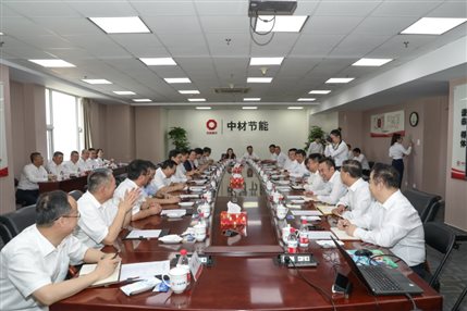 集團(tuán)黨委書記、董事長周育先蒞臨中材節(jié)能調(diào)研指導(dǎo)